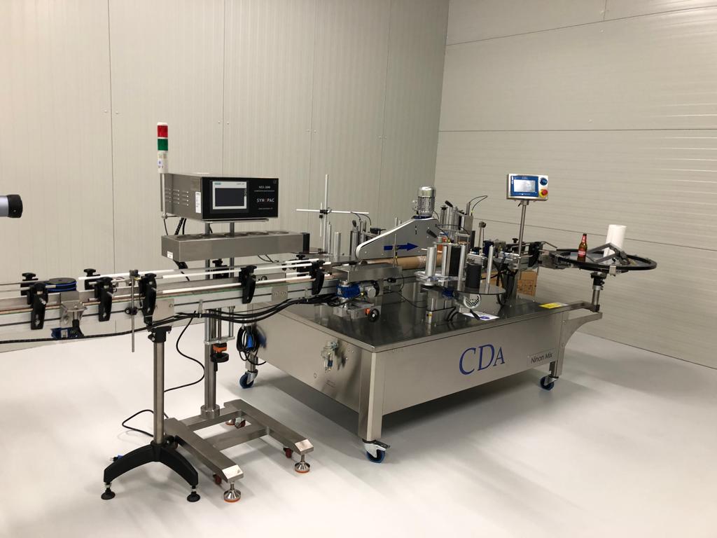 Moderne Abfüllanlage für Lebensmittelproduktion in der Schweiz bei Fux Food