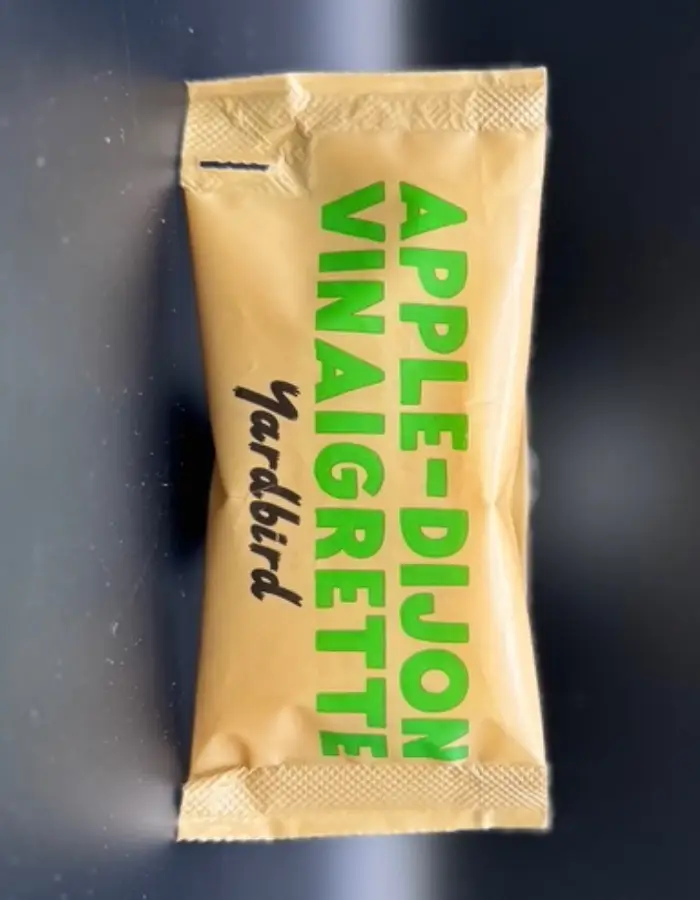 Apple-Dijon-Vinaigrette in der Flasche